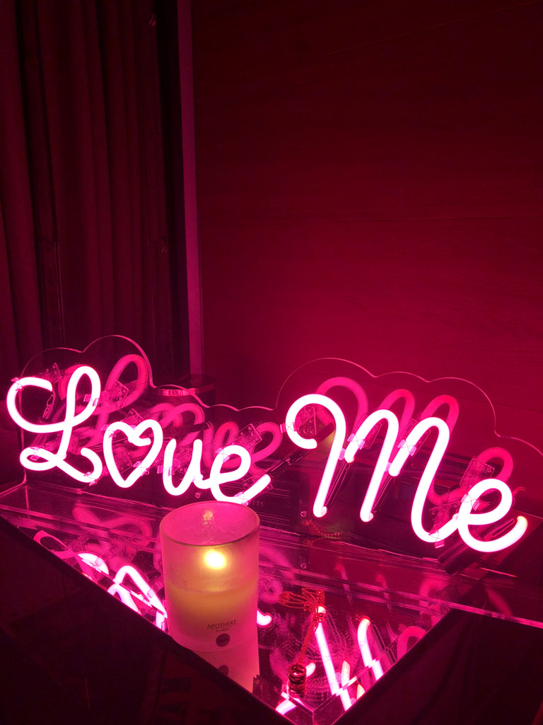 CUSTOM GLASS NEON SIGN "LOVE ME"