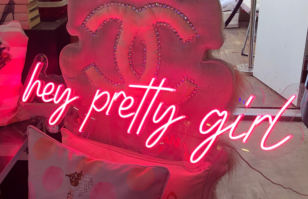 "Hey pretty girl "LED